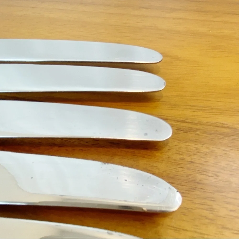 Roberts & Belk Lot of 6 Dinner Knives Continental Bead Discontinued Grp B